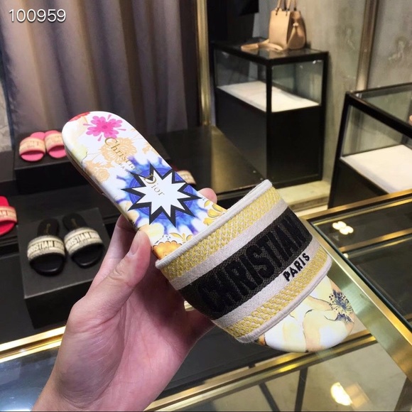 Sandals - Picture 5 of 5